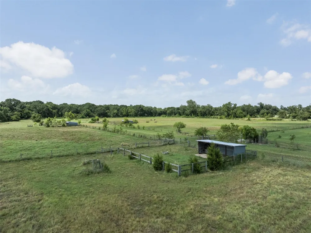 7910 Cr-628 Brazoria, TX 77422