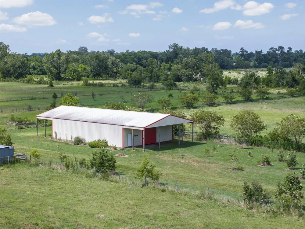 7910 Cr-628 Brazoria, TX 77422