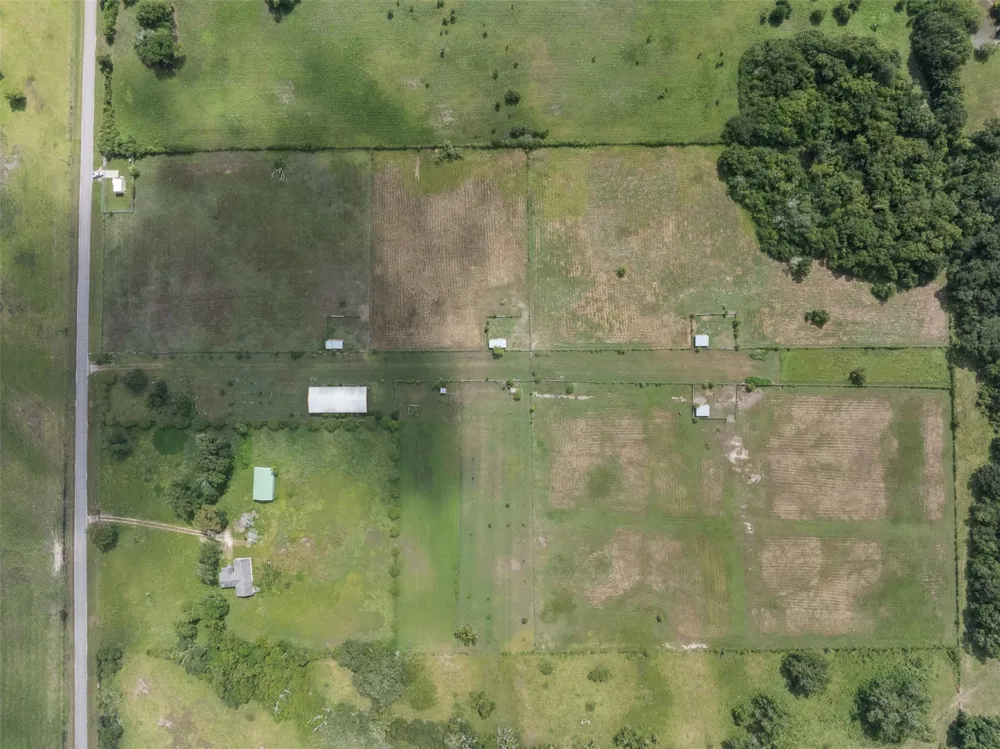 7910 Cr-628 Brazoria, TX 77422