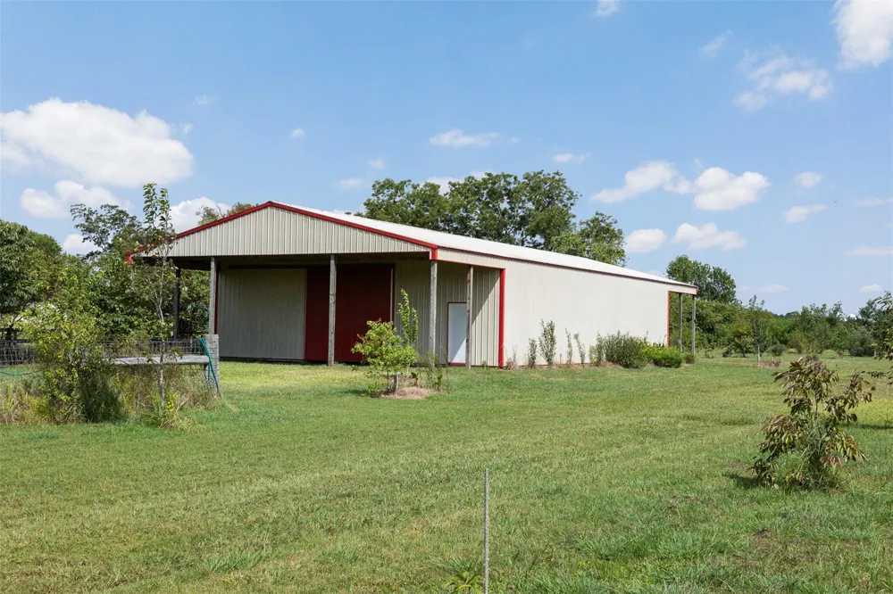 7910 Cr-628 Brazoria, TX 77422