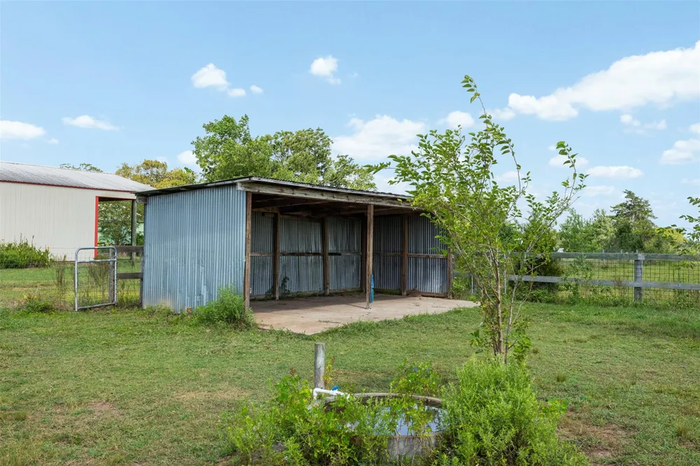 7910 Cr-628 Brazoria, TX 77422
