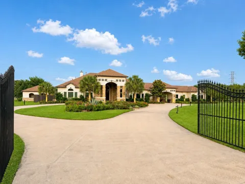 6810 Anthonia Lane