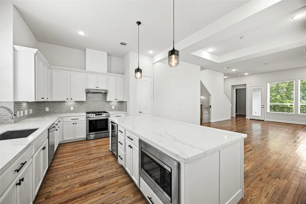 719 Leverkuhn Street Houston, TX 77007