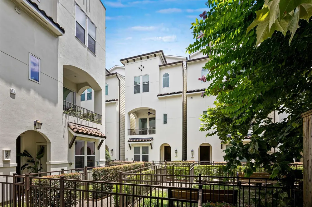 719 Leverkuhn Street Houston, TX 77007