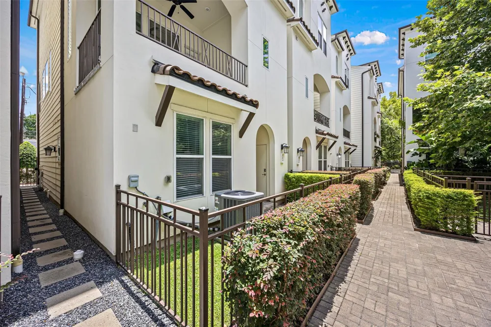 719 Leverkuhn Street Houston, TX 77007
