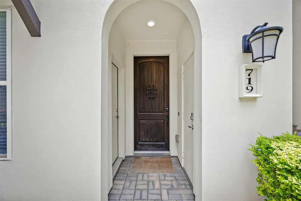 719 Leverkuhn Street Houston, TX 77007