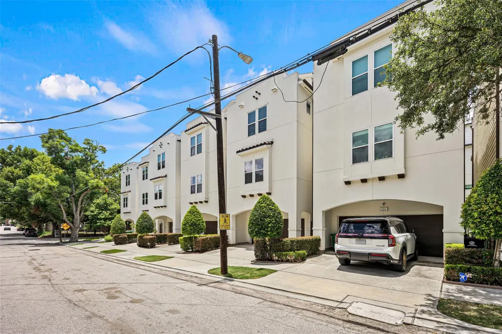 719 Leverkuhn Street Houston, TX 77007