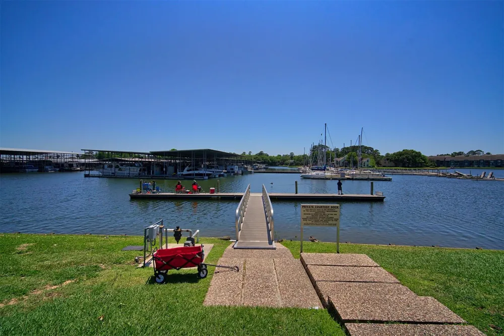3817 Robin Drive Montgomery, TX 77356
