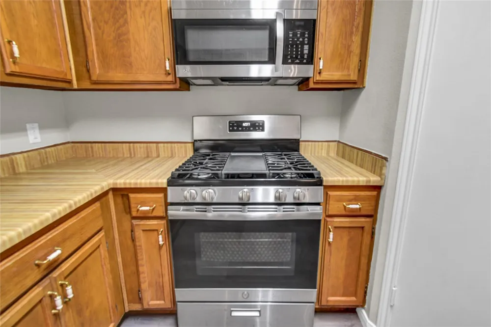 16 Ranch House Loop Angleton, TX 77515