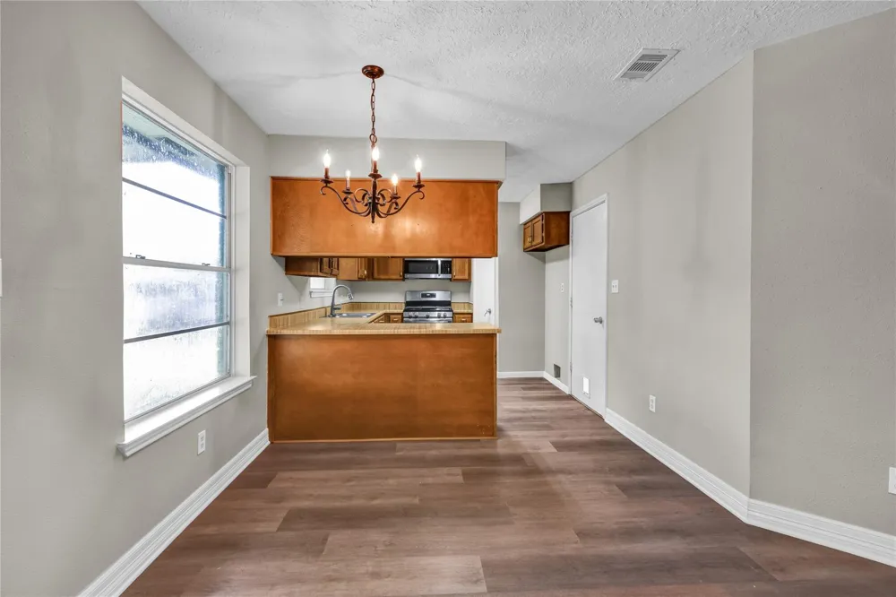 16 Ranch House Loop Angleton, TX 77515