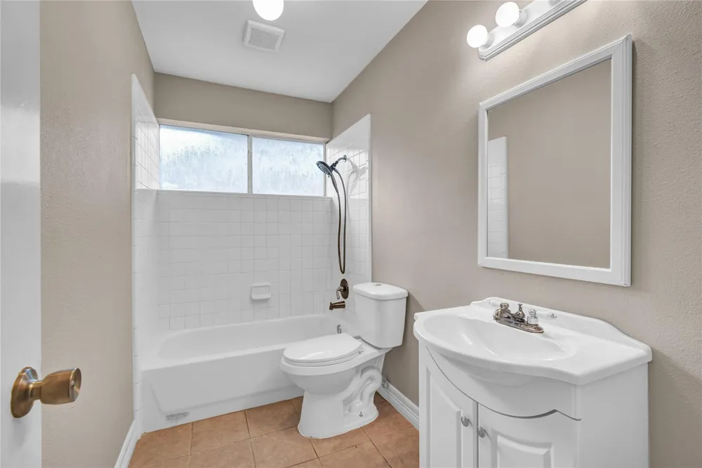 16 Ranch House Loop Angleton, TX 77515