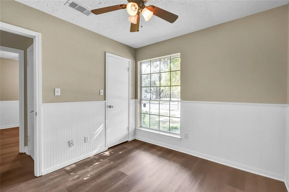 16 Ranch House Loop Angleton, TX 77515