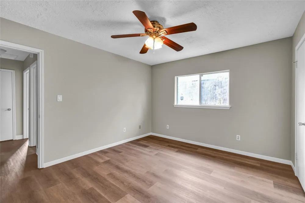 16 Ranch House Loop Angleton, TX 77515