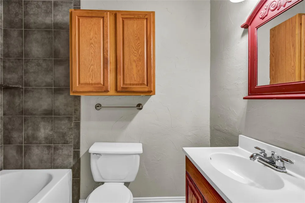 16 Ranch House Loop Angleton, TX 77515