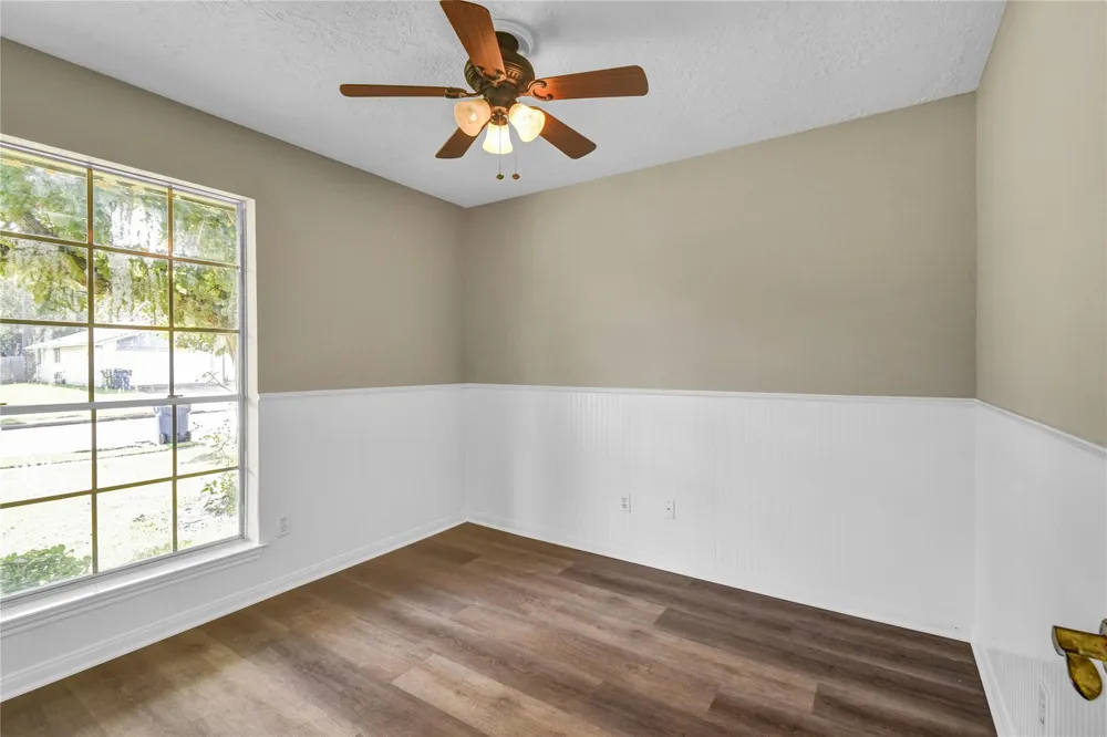 16 Ranch House Loop Angleton, TX 77515