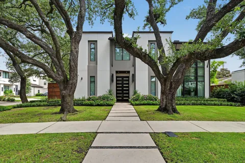 4028 Essex Lane