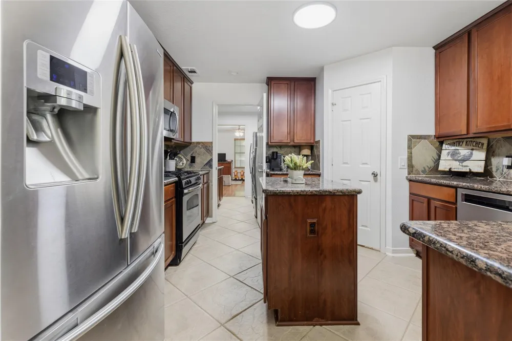 203 Mapleleaf Street Magnolia, TX 77354