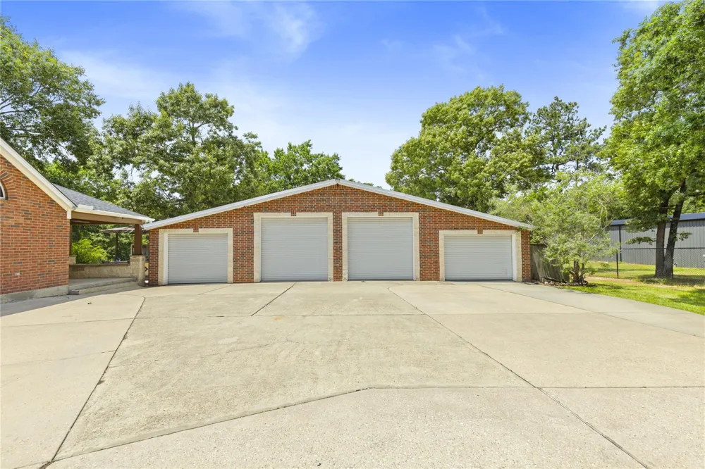 203 Mapleleaf Street Magnolia, TX 77354