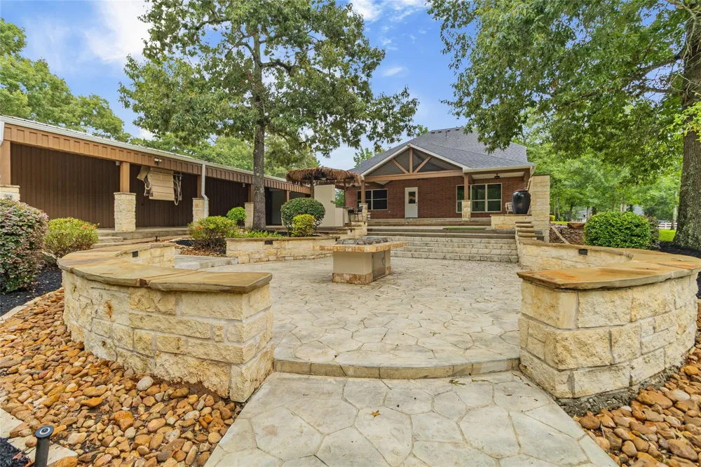 203 Mapleleaf Street Magnolia, TX 77354