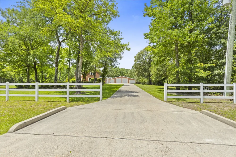 203 Mapleleaf Street Magnolia, TX 77354