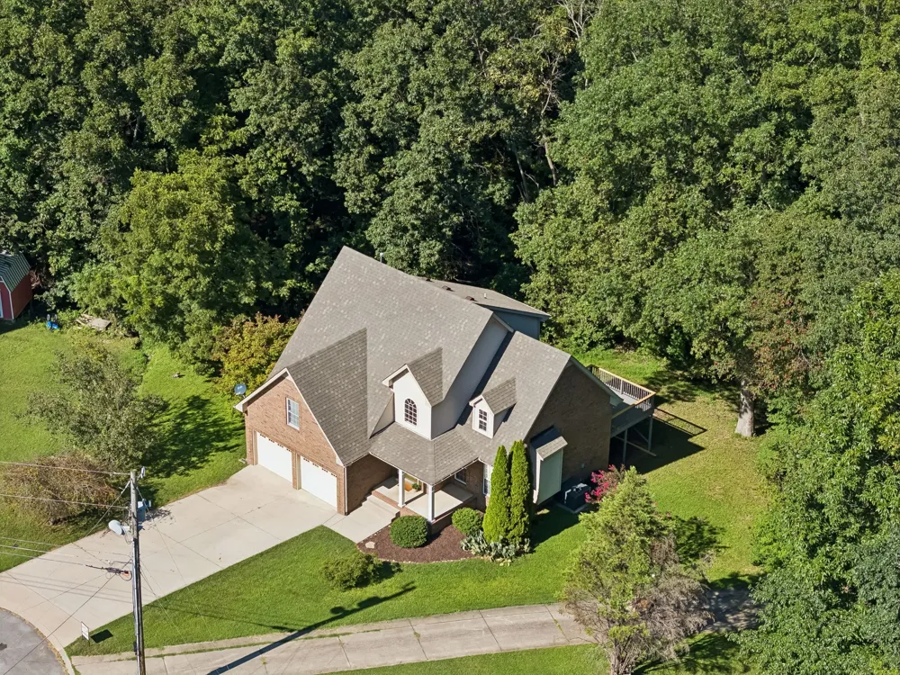 6010 Woodview Ct Greenbrier, TN 37073