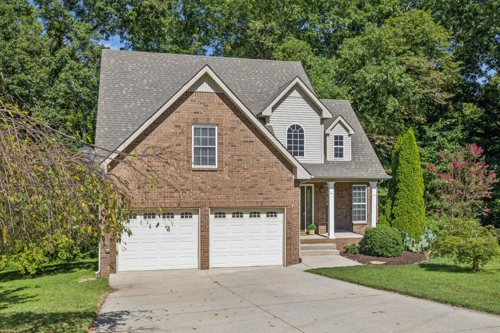 6010 Woodview Ct Greenbrier, TN 37073