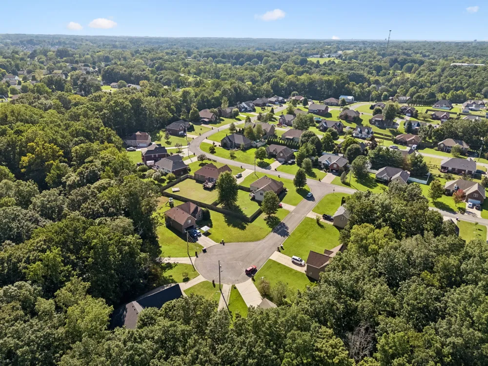 6010 Woodview Ct Greenbrier, TN 37073