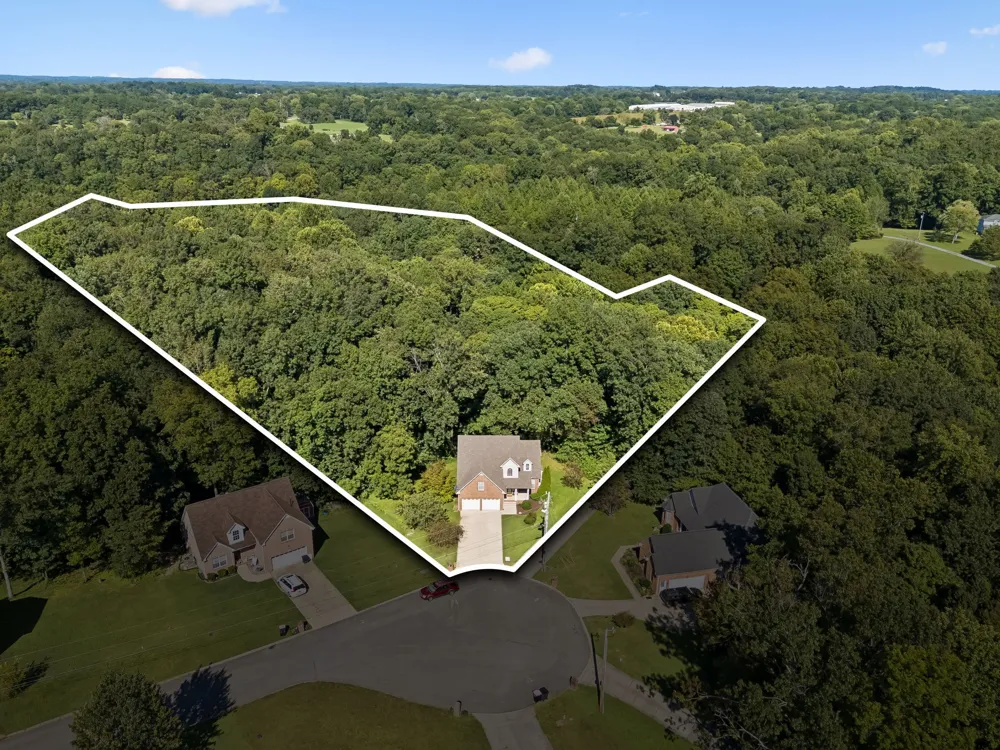 6010 Woodview Ct Greenbrier, TN 37073