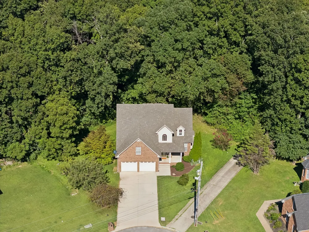 6010 Woodview Ct Greenbrier, TN 37073