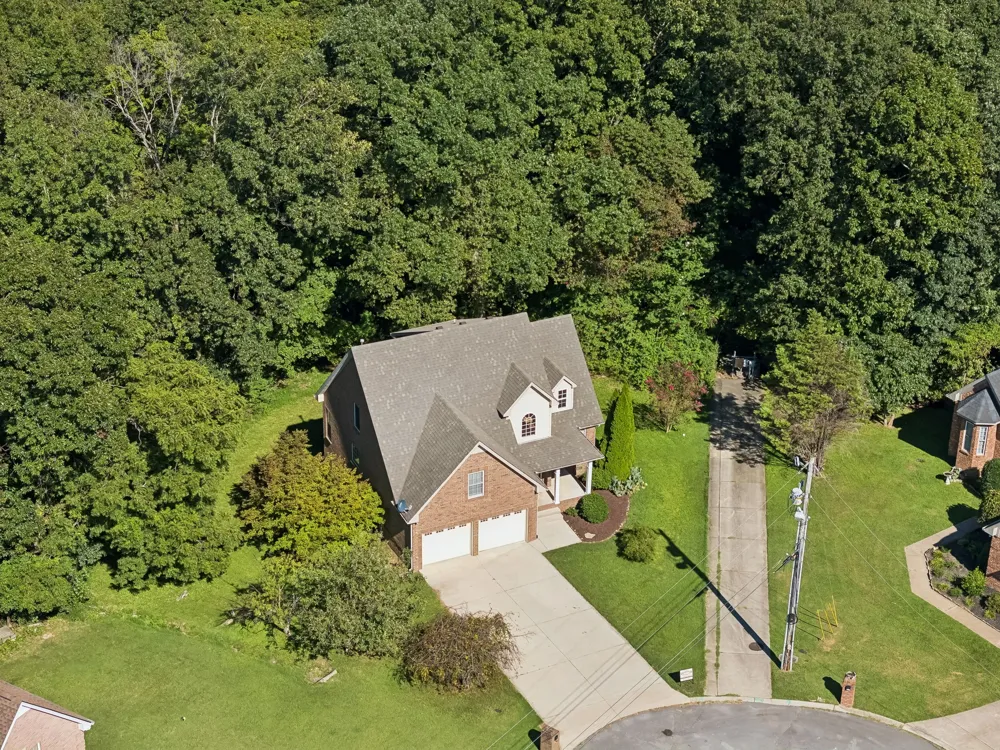 6010 Woodview Ct Greenbrier, TN 37073