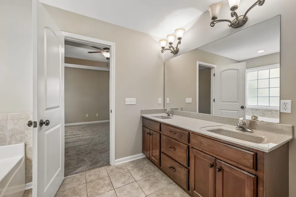 6010 Woodview Ct Greenbrier, TN 37073