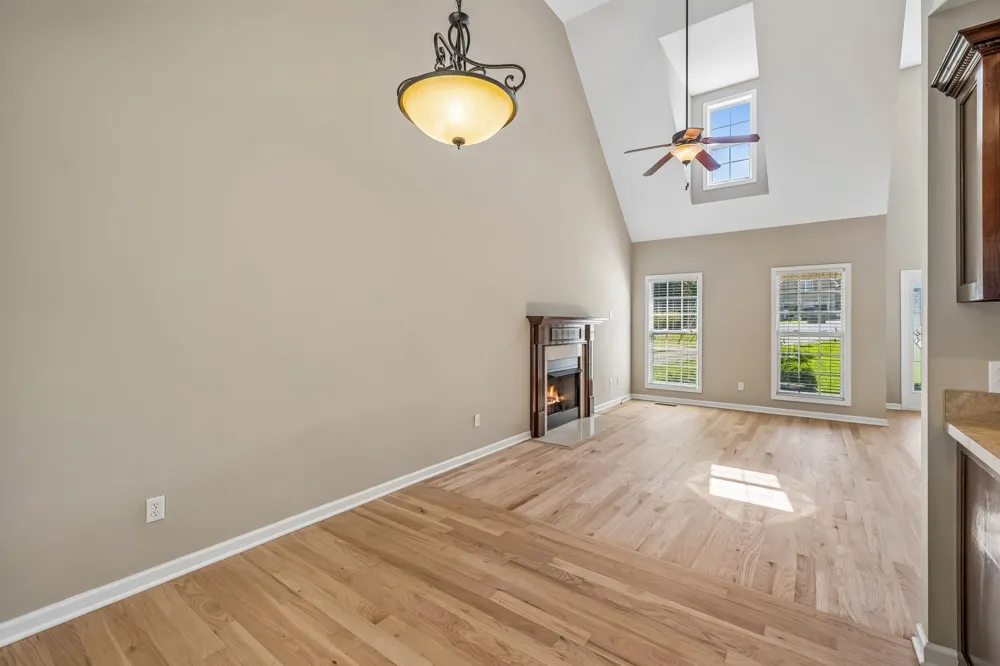 6010 Woodview Ct Greenbrier, TN 37073