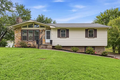 916 Tri Cir NE