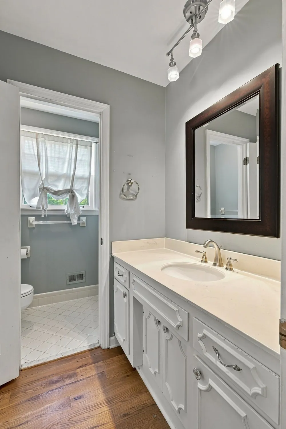 1713 Pinetree Ln Brentwood, TN 37027