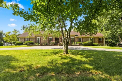 1713 Pinetree Ln