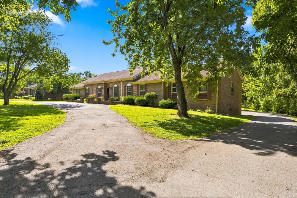 1713 Pinetree Ln Brentwood, TN 37027