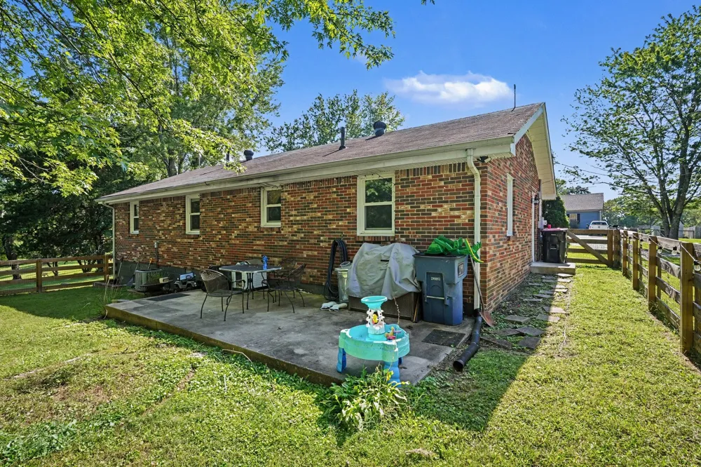 2099 Webster St Greenbrier, TN 37073