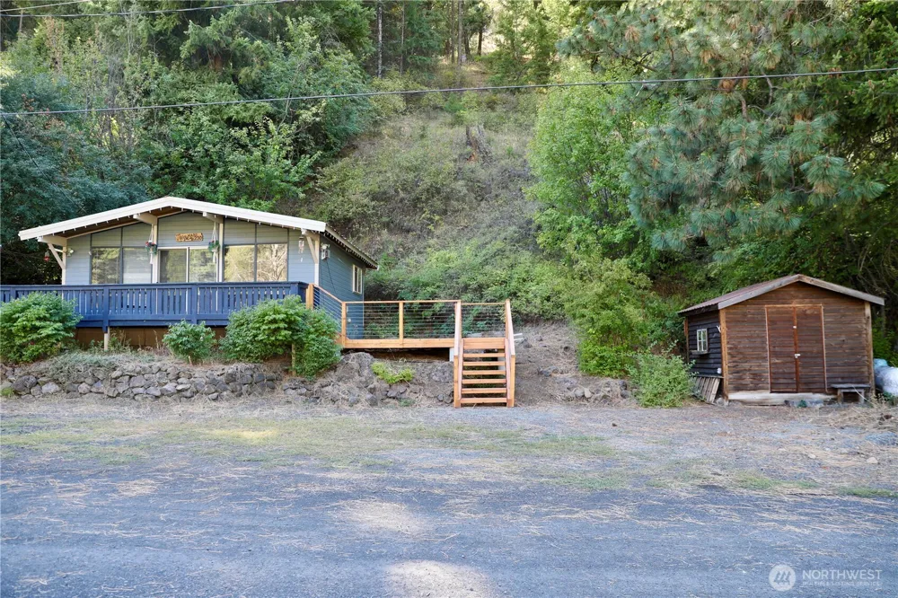 230 Pine Cliffs Drive Naches, WA 98937