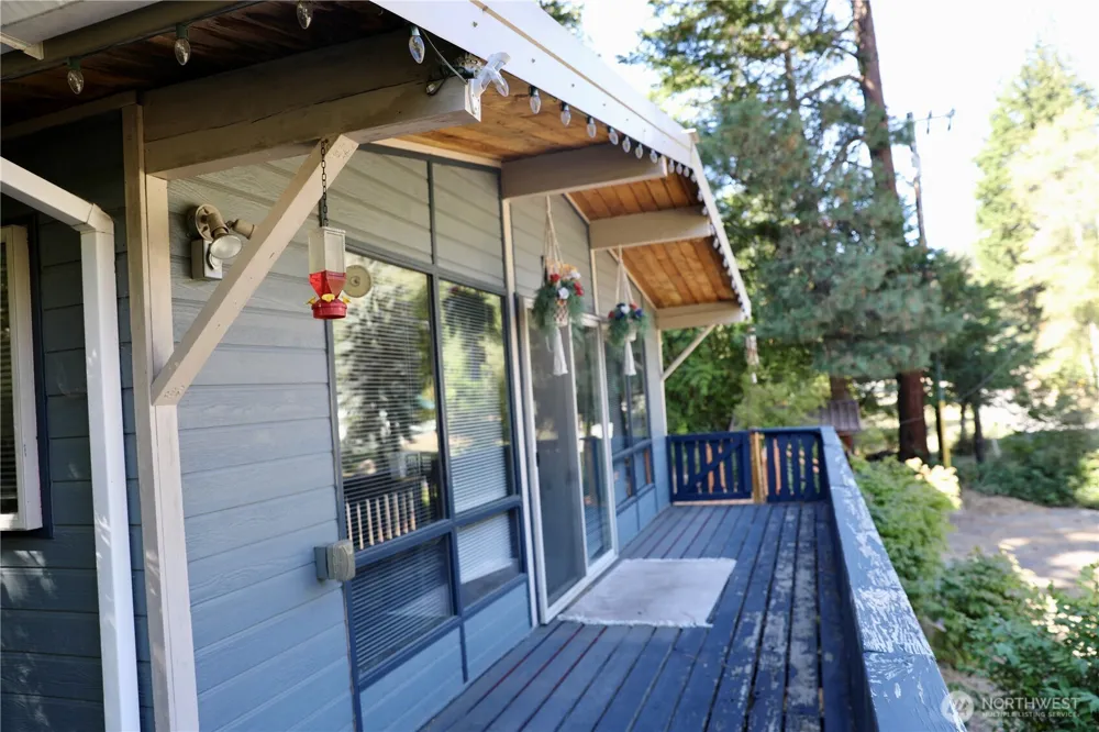 230 Pine Cliffs Drive Naches, WA 98937