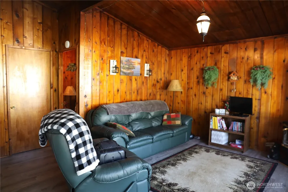 230 Pine Cliffs Drive Naches, WA 98937