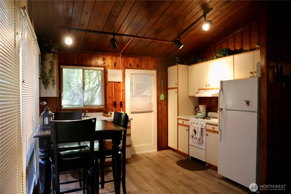 230 Pine Cliffs Drive Naches, WA 98937