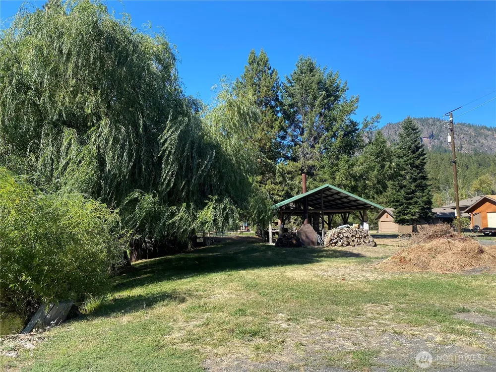 230 Pine Cliffs Drive Naches, WA 98937