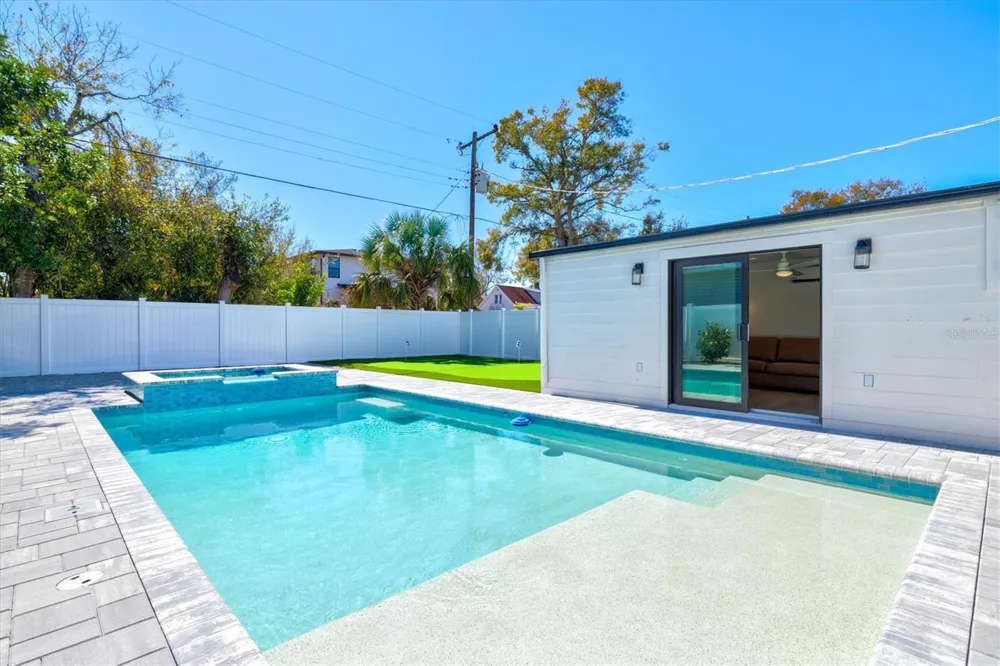 2226 ARLINGTON STREET Sarasota, FL 34239