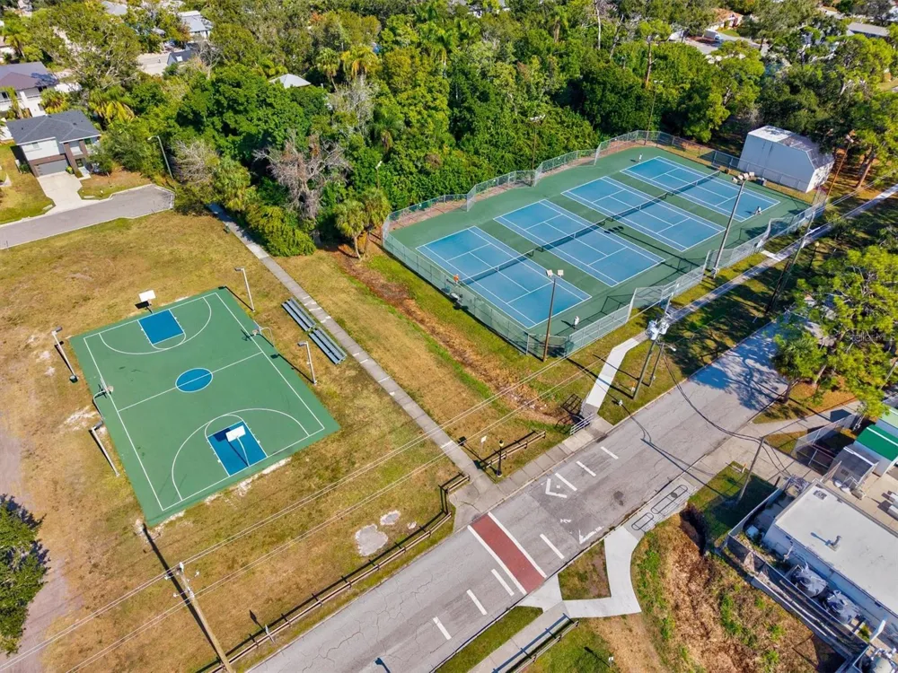 2226 ARLINGTON STREET Sarasota, FL 34239