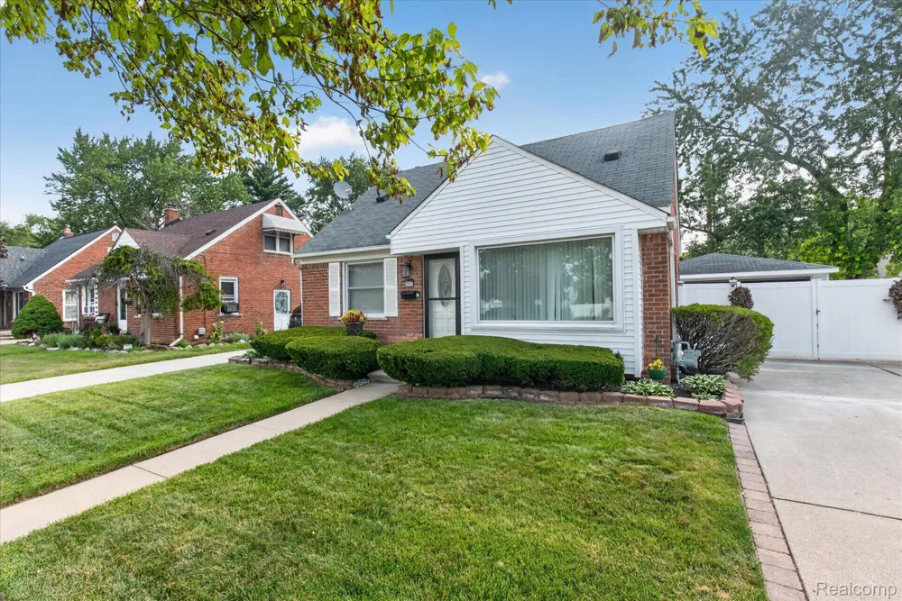 8063 Pelham Road Allen Park City, MI 48101