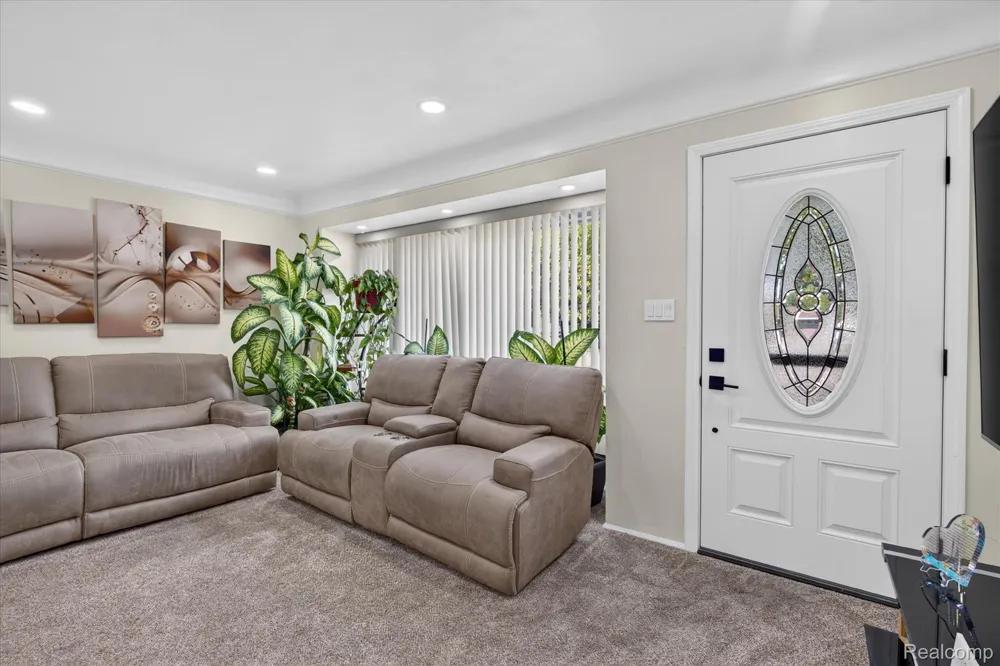 8063 Pelham Road Allen Park City, MI 48101