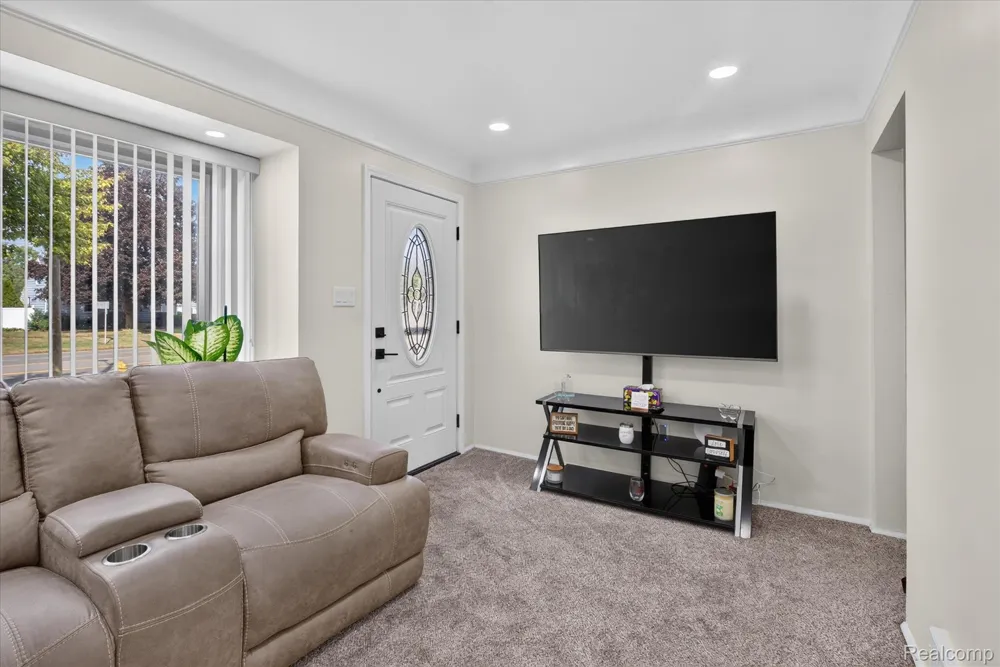 8063 Pelham Road Allen Park City, MI 48101