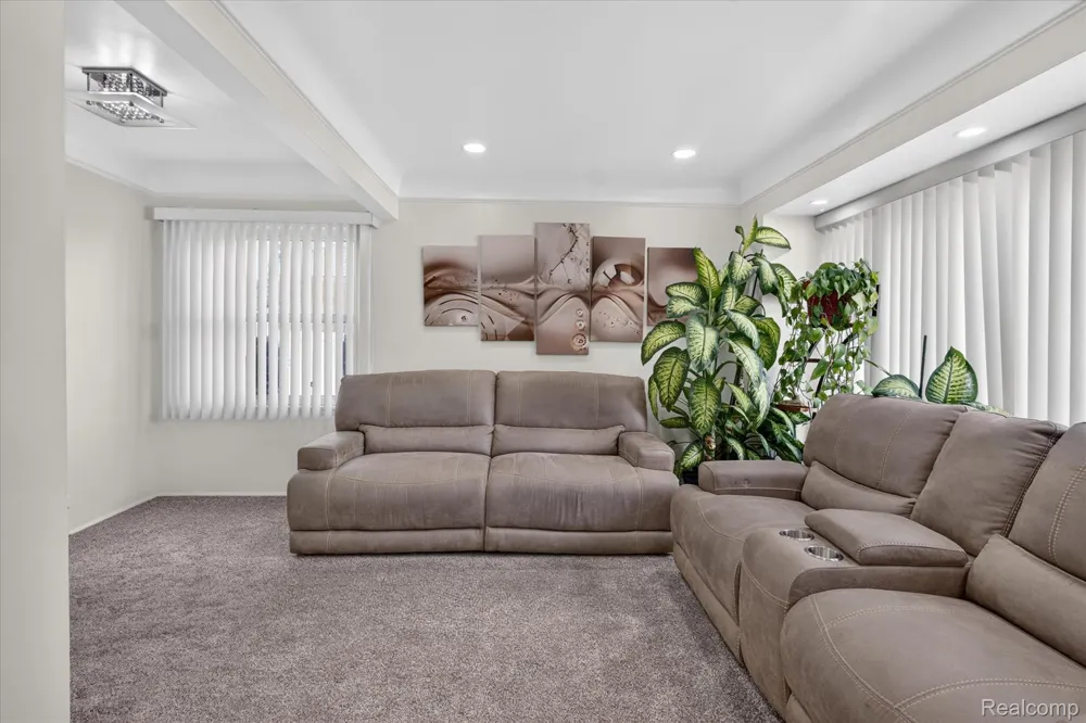 8063 Pelham Road Allen Park City, MI 48101