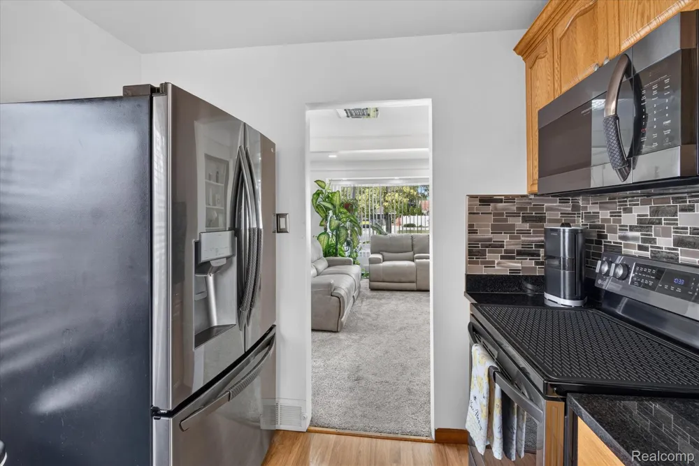 8063 Pelham Road Allen Park City, MI 48101