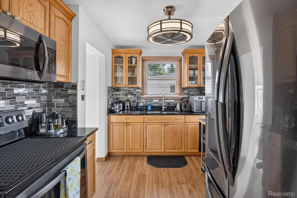 8063 Pelham Road Allen Park City, MI 48101
